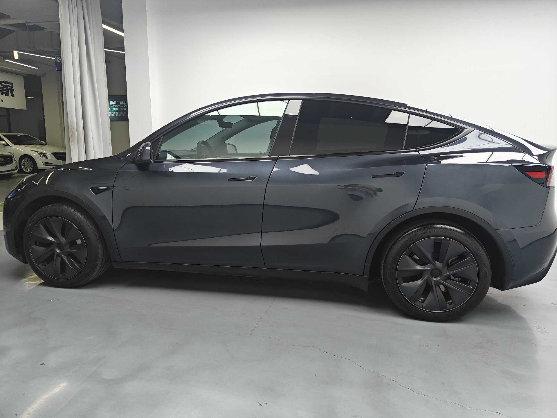 Tesla Model Y 2024 صورة سيارة #4