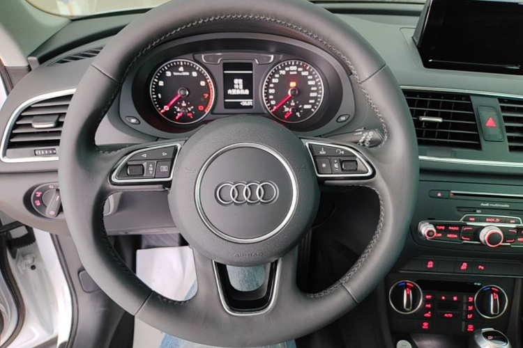 Audi Q3 2019 #11 Audi Q3 2019 car image #11
