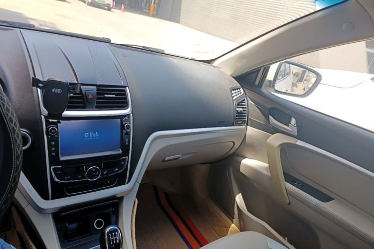 GEELY Emgrand 2015 car image #17