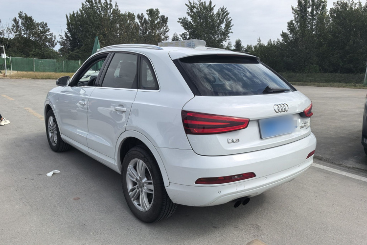 Audi Q3 2015 car image #5