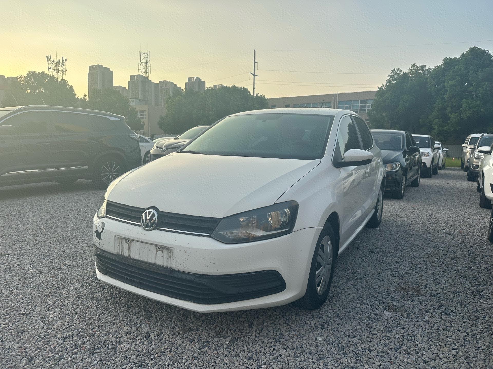 Volkswagen Polo 2016 car image 