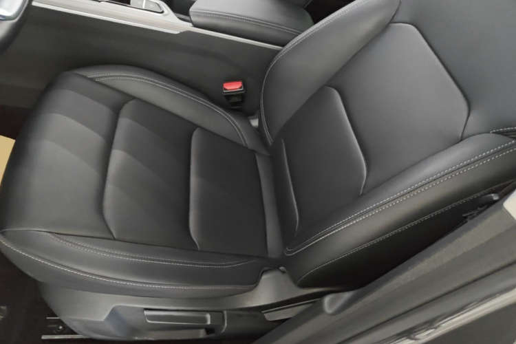 GEELY Emgrand 2025 #15 GEELY Emgrand 2025 car image #15