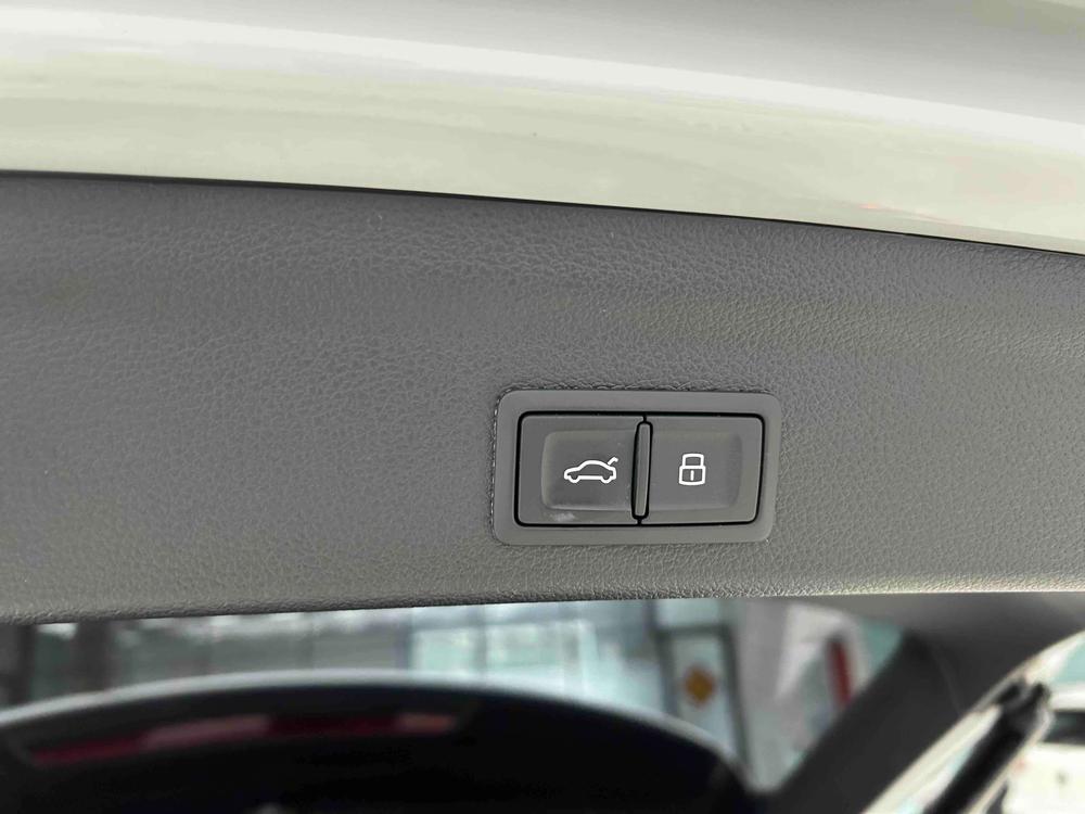 Audi Q3 2022 car image #26