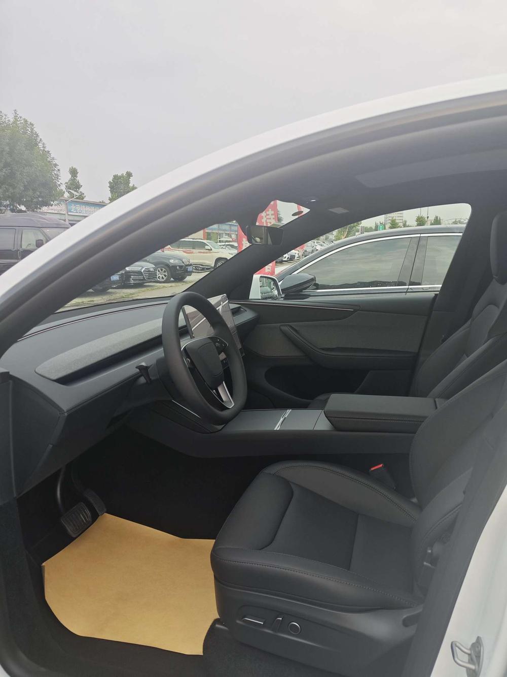 Tesla Model Y 2026 #10 Tesla Model Y 2026 immagine di auto #10