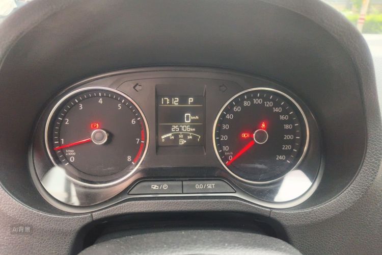 Volkswagen Polo 2018 car image #13