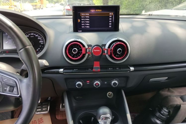 Audi A3 2018 car image #17