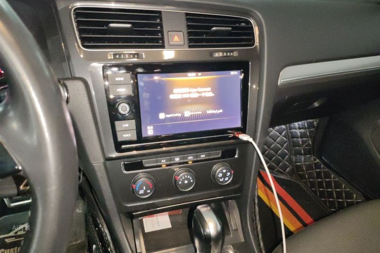 Volkswagen Golf 2019 car image #15