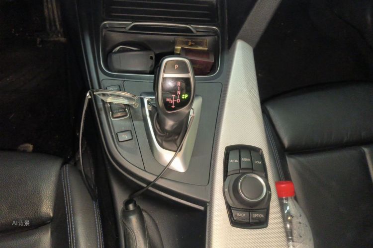 BMW 3 Series 2018 immagine di auto #16