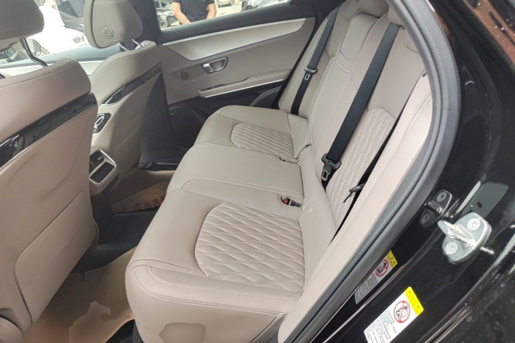 BYD Han 2024 car image #17