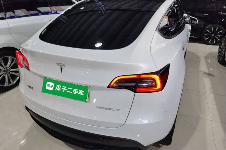 Tesla Model Y 2024 #4 Tesla Model Y 2024 car image #4
