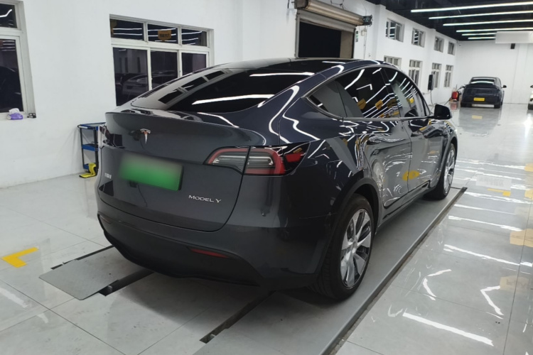 Tesla Model Y 2022 immagine di auto #7