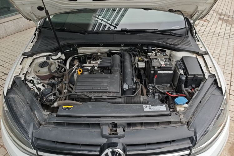 Volkswagen Golf 2020 car image #22