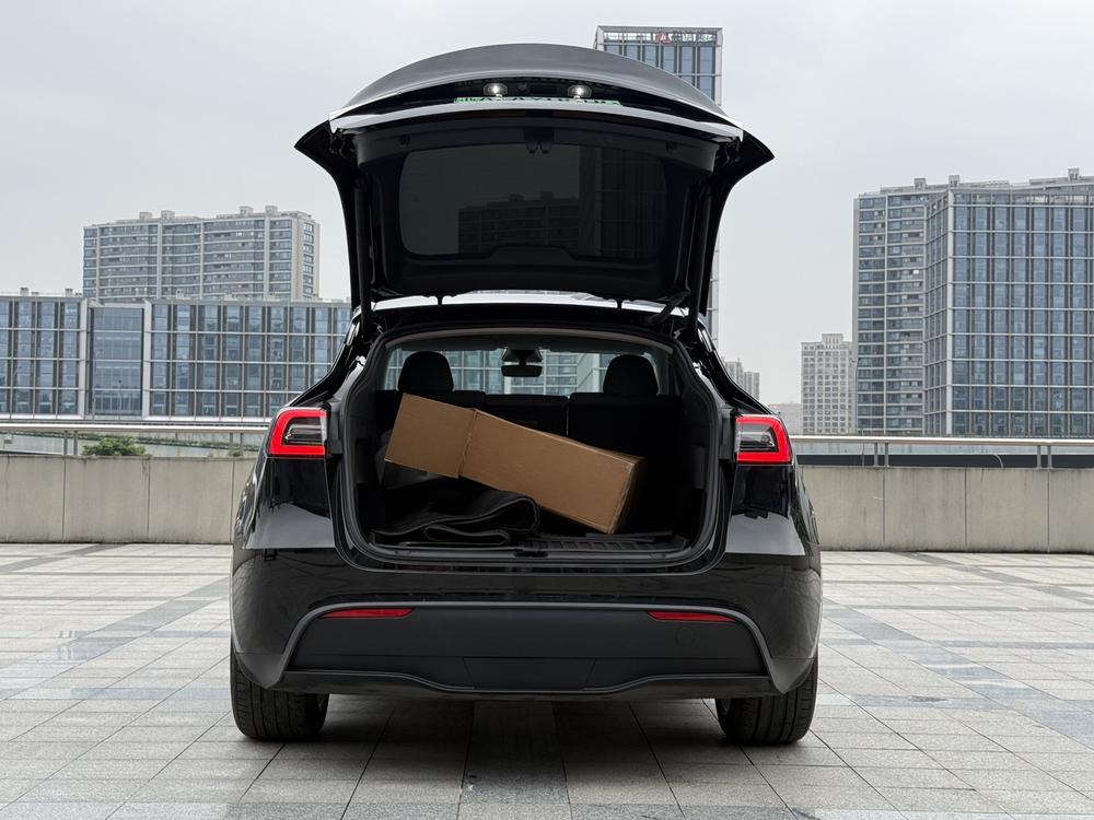 Tesla Model Y 2022 #12 Tesla Model Y 2022 car image #12