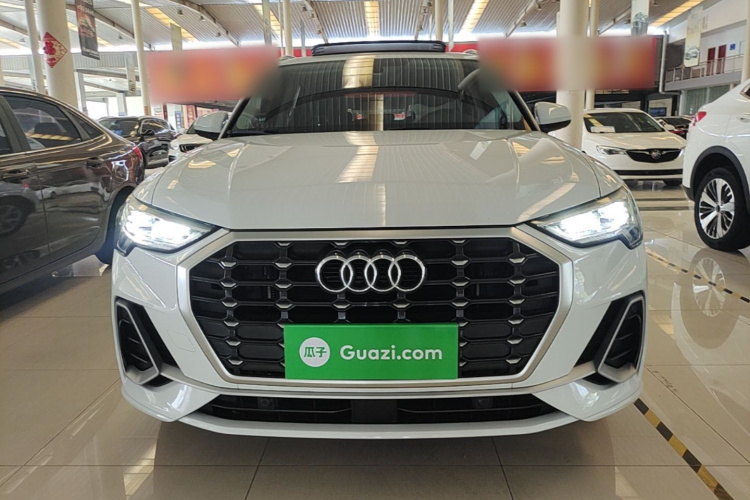 Audi Q3 2019 car image #3
