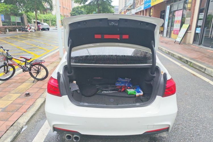 BMW 3 Series 2018 car image #21