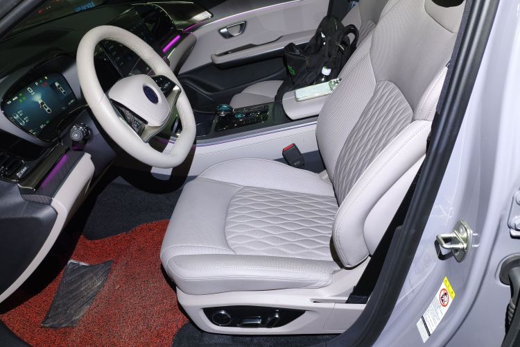 BYD Han 2025 car image #15