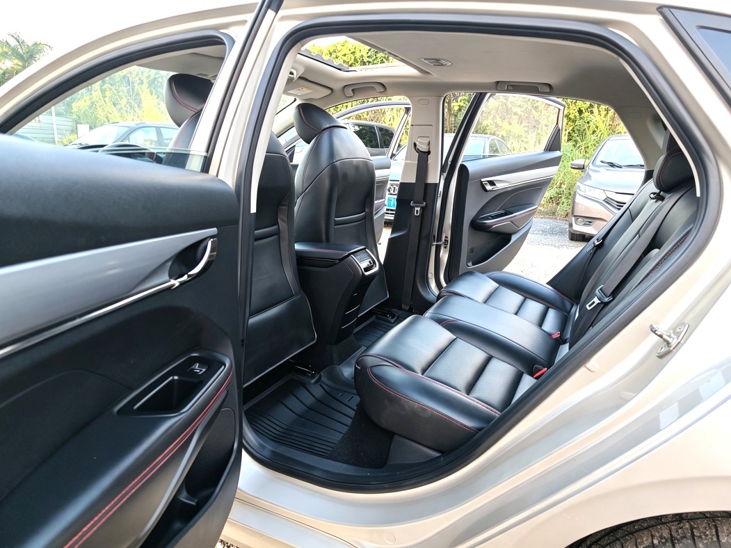 GEELY Binray 2019 immagine di auto #5