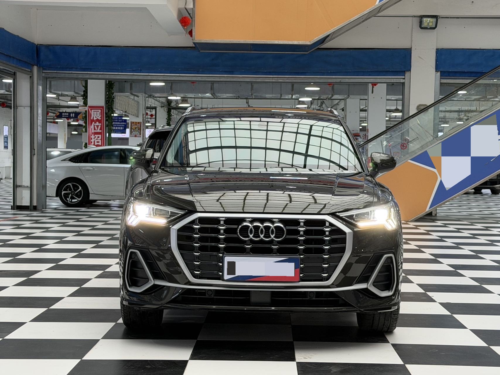 Audi Q3 2022 car image #2