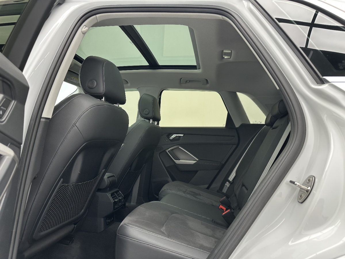 Audi Q3 2023 car image #6