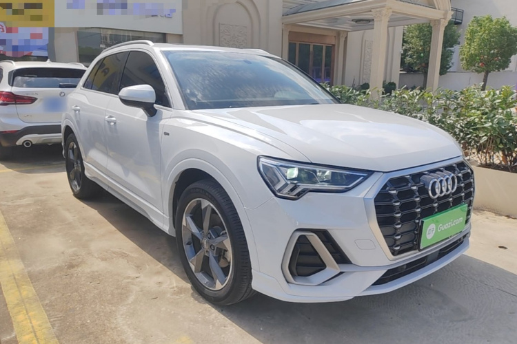 Audi Q3 2020 car image #4