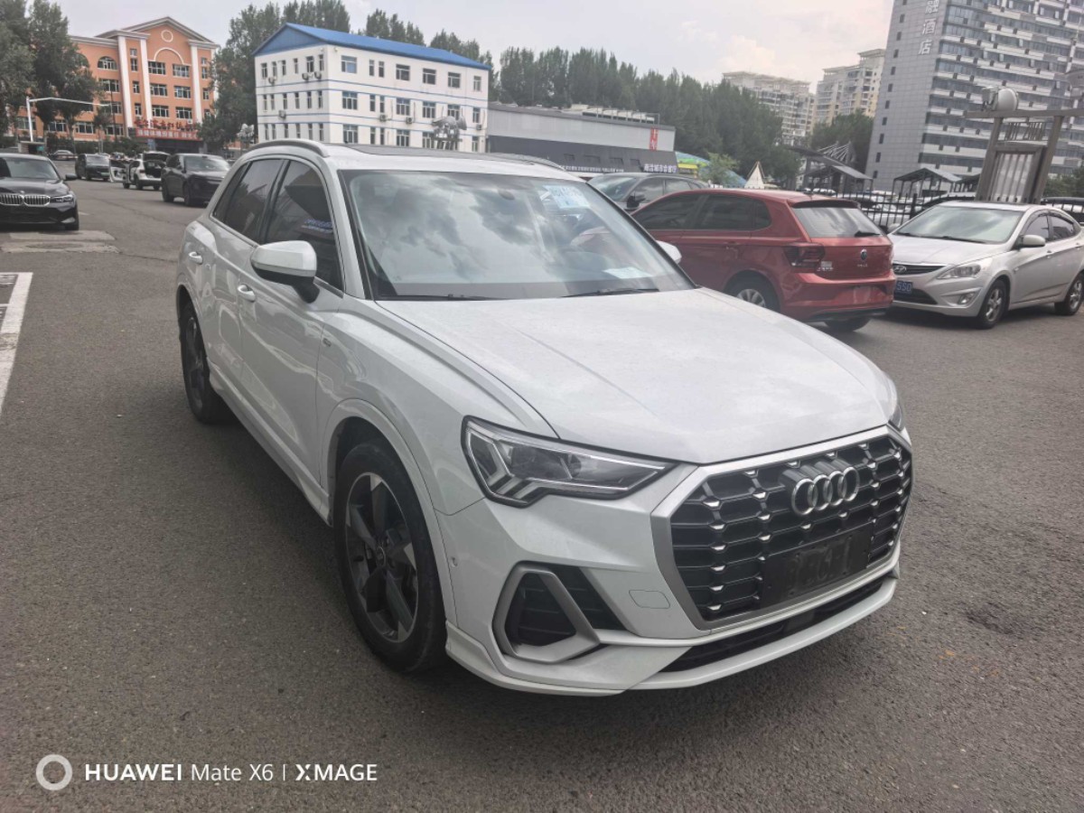 Audi Q3 2023 car image #2