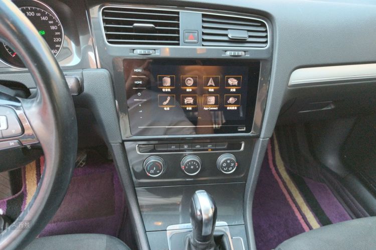 Volkswagen Golf 2020 car image #15