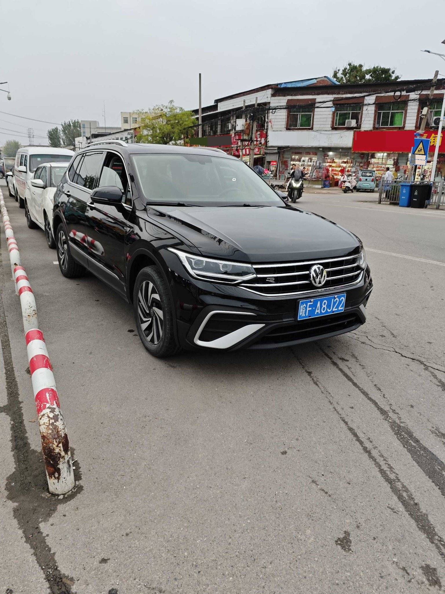 Volkswagen Tiguan L 2025 immagine di auto #5
