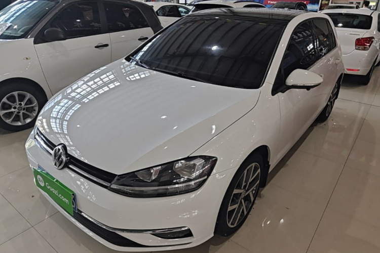 Volkswagen Golf 2020 car image #2
