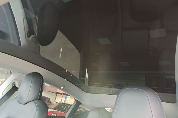 Tesla Model Y 2022 car image #20