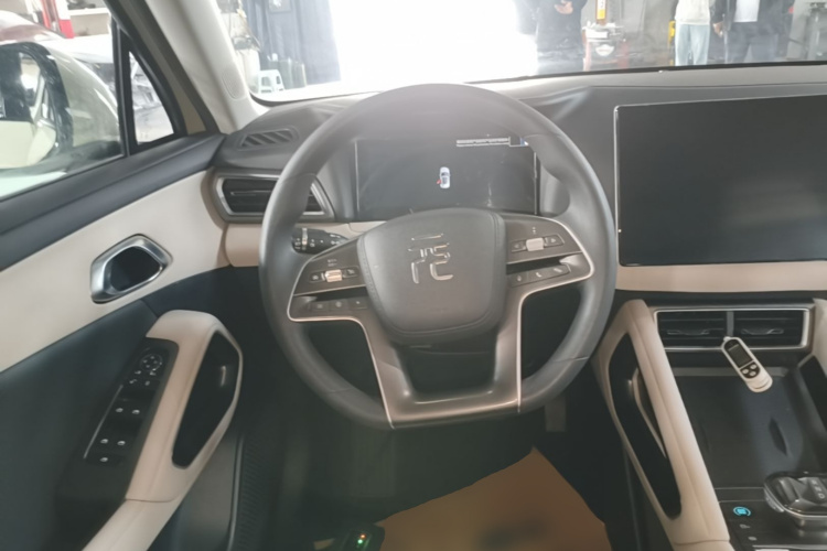 BYD YuanUP 2024 #15 BYD YuanUP 2024 car image #15