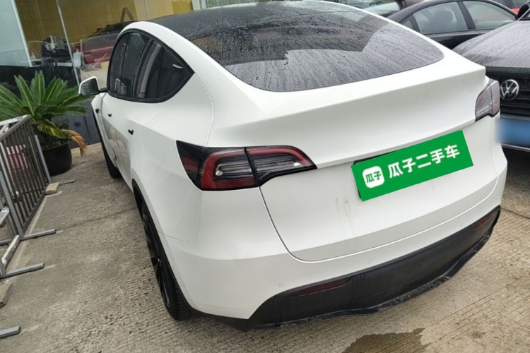 Tesla Model Y 2023 car image #5