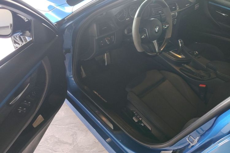 BMW 3 Series 2017 car image #16
