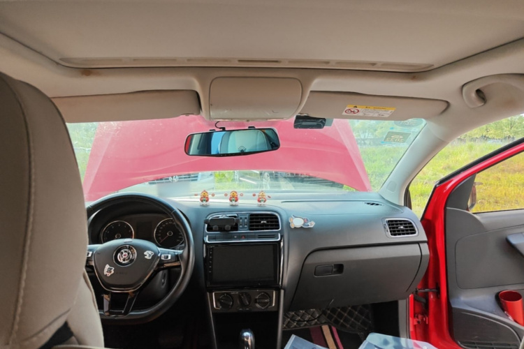 Volkswagen Polo 2018 car image #18