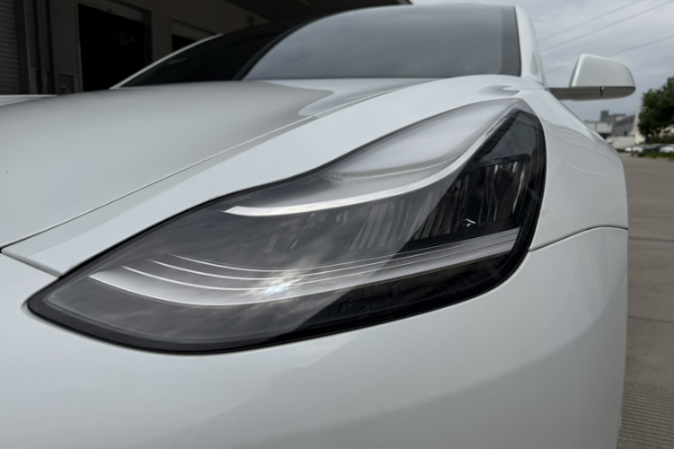 Tesla Model 3 2020 car image #30