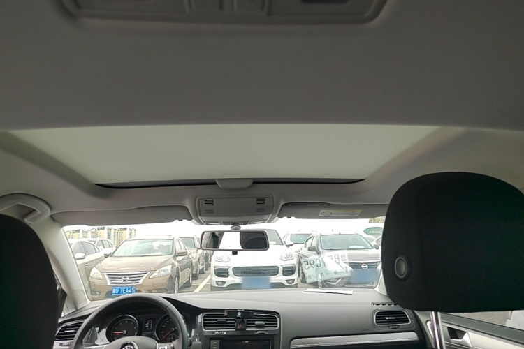 Volkswagen Golf 2019 car image #20