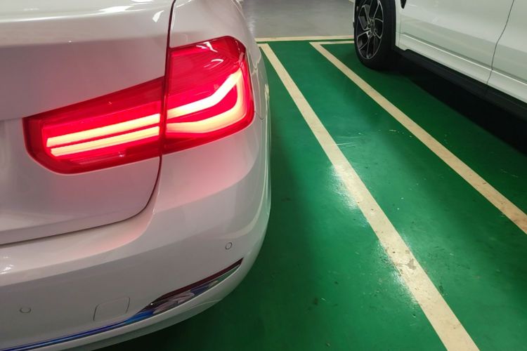BMW 3 Series 2017 car image #8