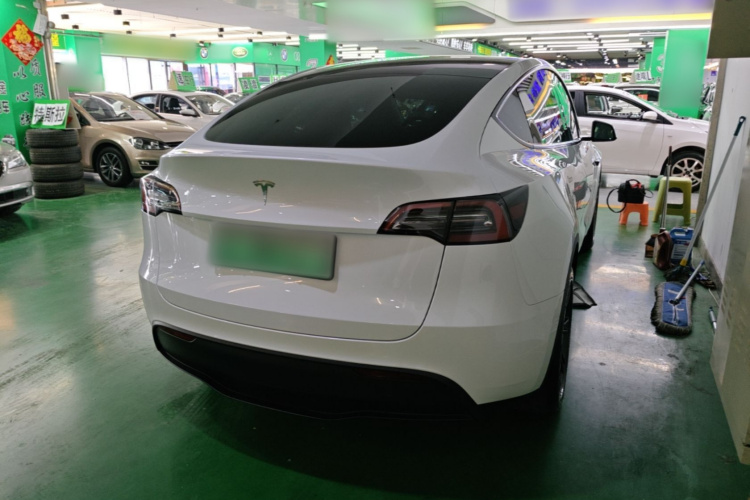 Tesla Model Y 2024 car image #7