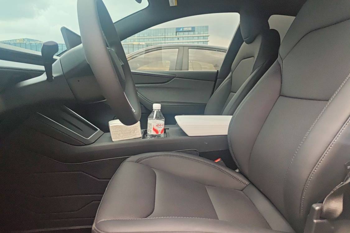 Tesla Model Y 2026 #18 Tesla Model Y 2026 car image #18