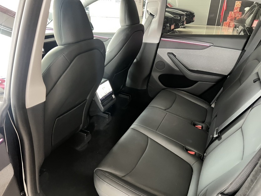 Tesla Model Y 2025 #4 Tesla Model Y 2025 car image #4