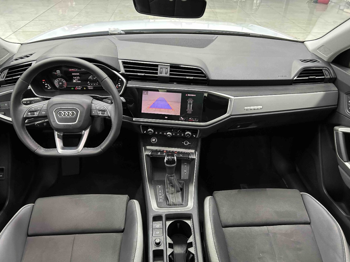 Audi Q3 2023 immagine di auto #2