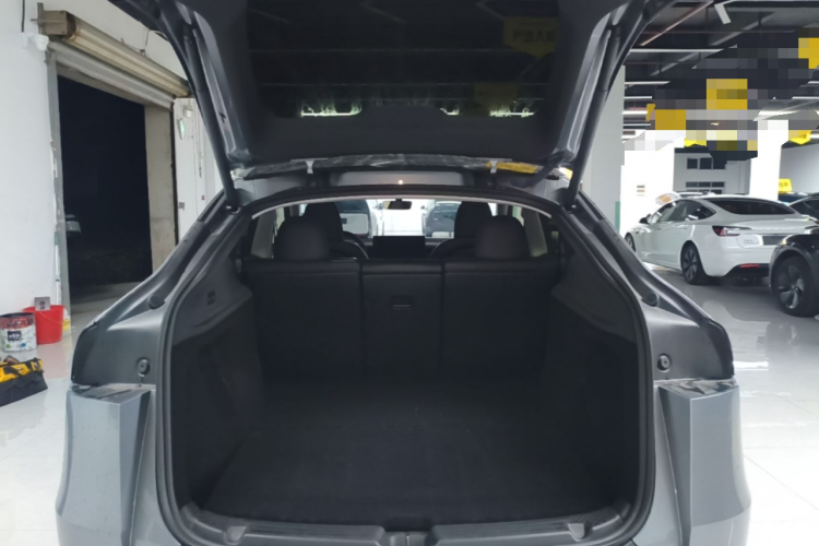 Tesla Model Y 2025 #19 Tesla Model Y 2025 car image #19