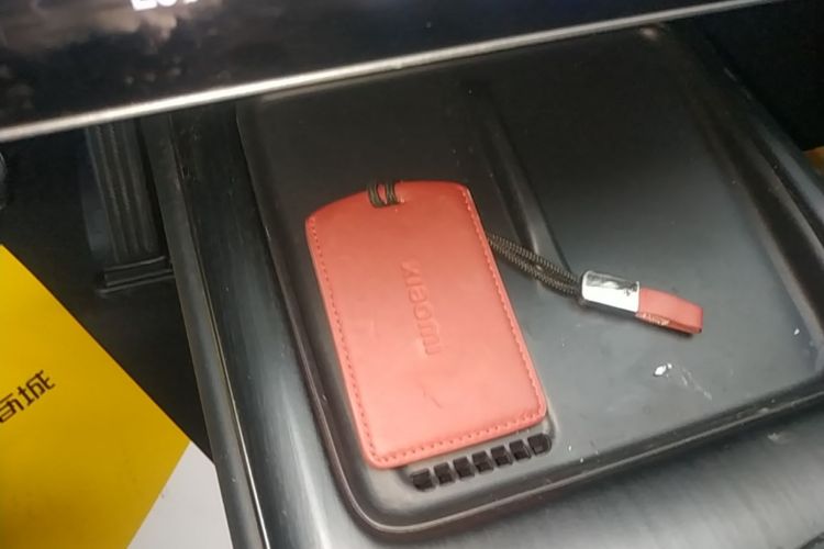 MI SU7 2025 immagine di auto #9