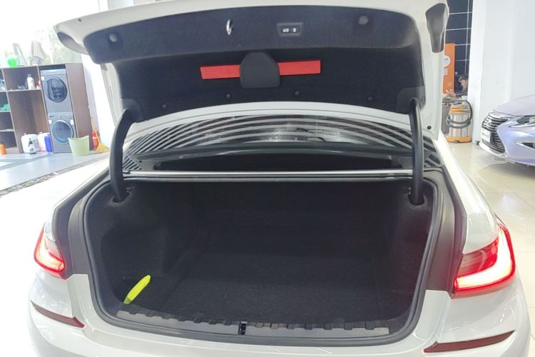 BMW 3 Series 2022 car image #21