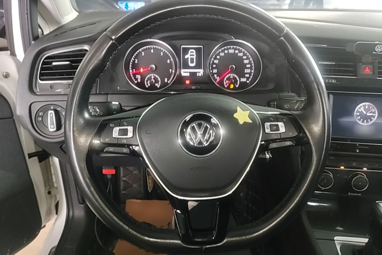 Volkswagen Golf 2017 car image #15