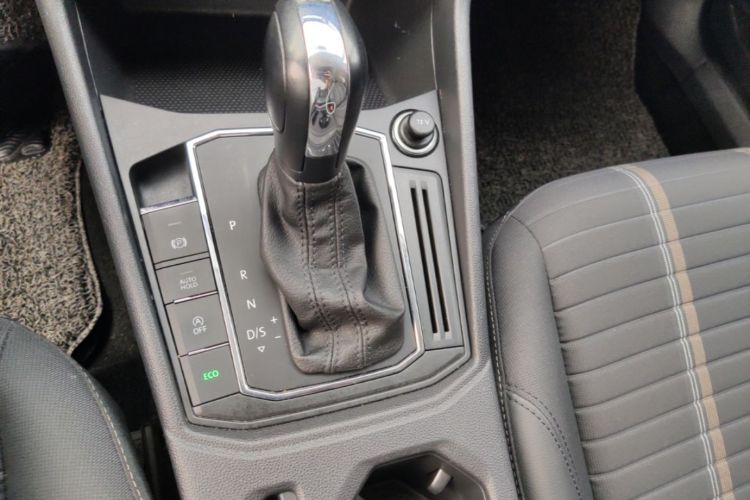 Volkswagen Lavida 2018 car image #14