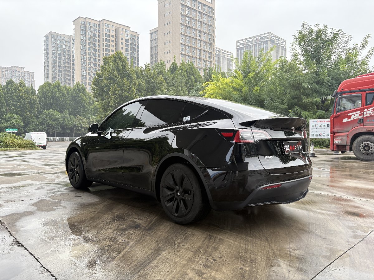 Tesla Model Y 2023 car image #7