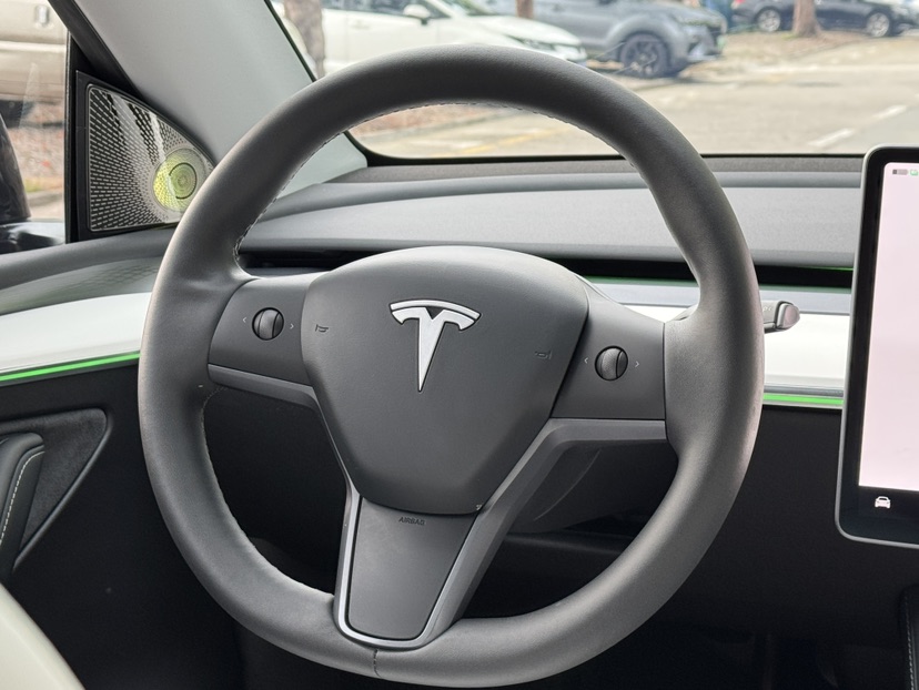 Tesla Model Y 2023 #6 Tesla Model Y 2023 car image #6