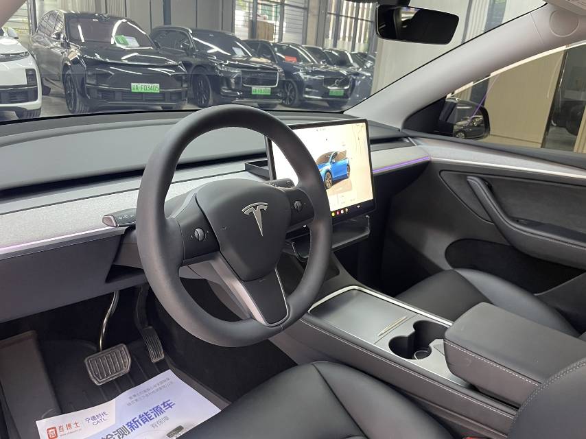 Tesla Model Y 2024 #7 Tesla Model Y 2024 car image #7