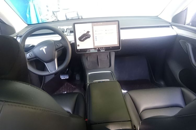Tesla Model Y 2024 car image #10