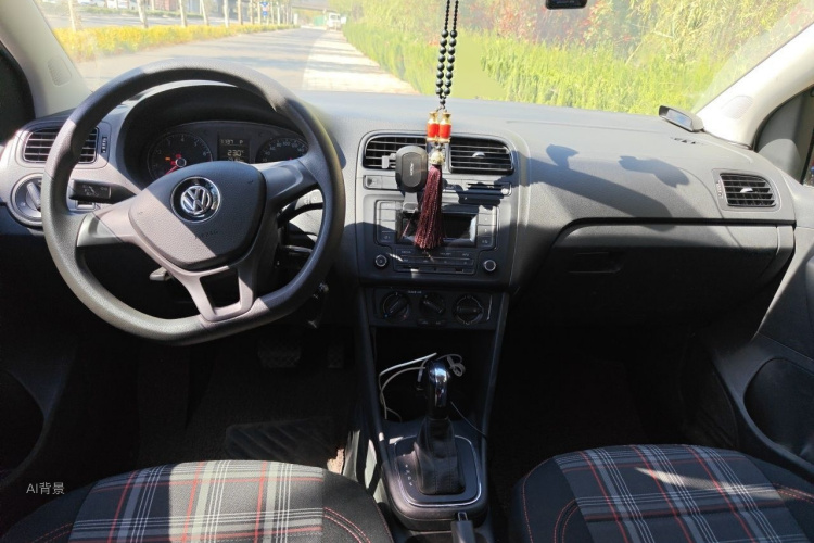 Volkswagen Polo 2018 car image #11